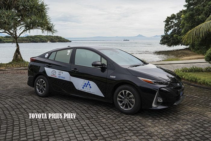 TOYOTA PRIUS PHEV