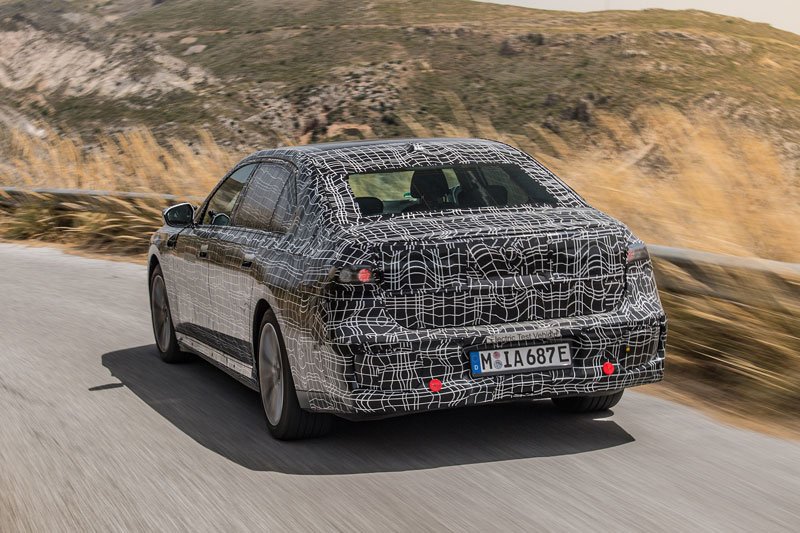 BMW i7
