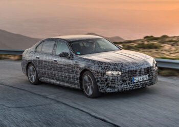 BMW i7
