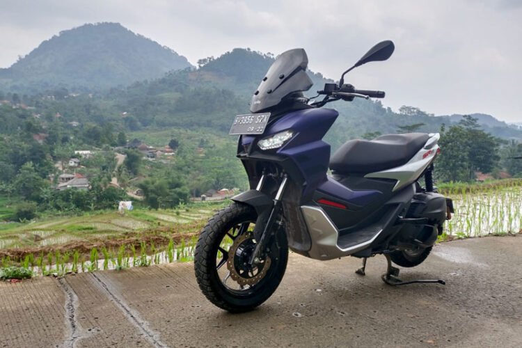 Aprilia SR GT 2022