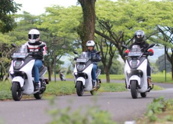 Yamaha E01