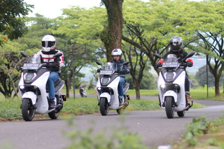 Yamaha E01
