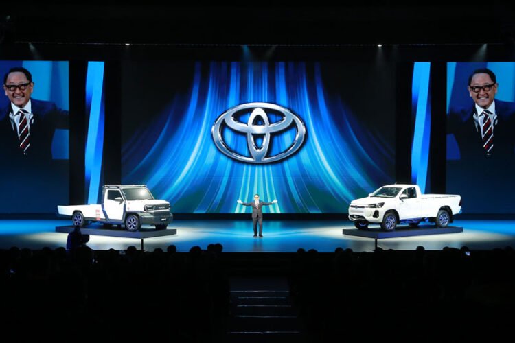 Toyota IMV 0 Toyota Hilux Revo BEV