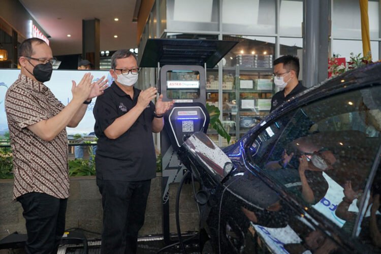 charging station mobil listrik resta pendopo