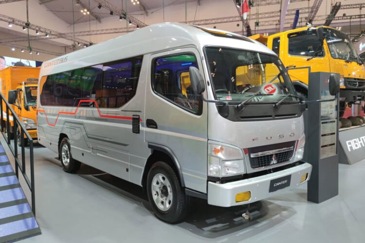 Fuso Canter Bus