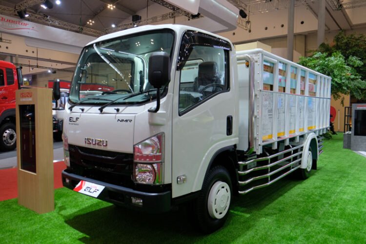 Penjualan Isuzu ELF
