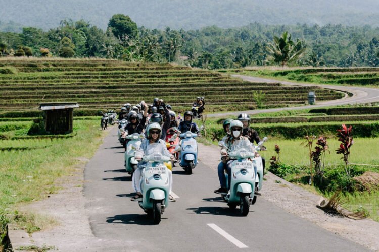 Vespa Hari Batik Nasional 2023