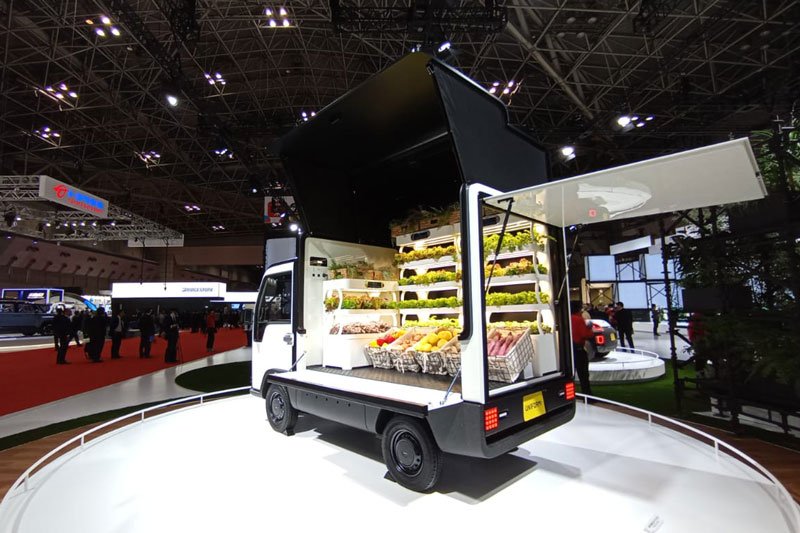 Uniform Truck