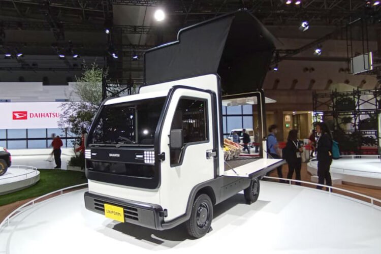 Daihatsu Uniform Truck