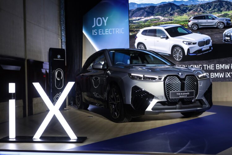 Acara peluncuran BMW iX xDrive50 Sport