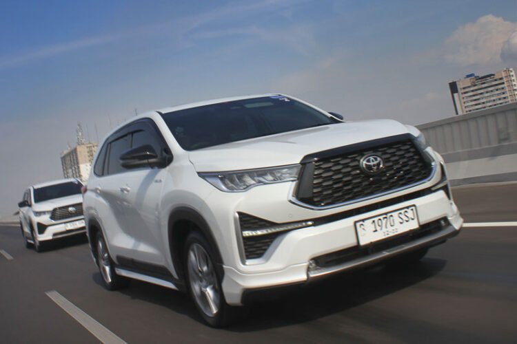 Kendaraan Elektrifikasi Toyota Innova Zenix Hybrid