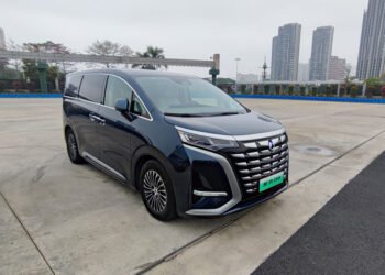 Denza D9 Hybrid