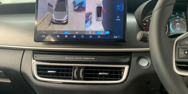 Mobil Listrik BYD M6 Teknologi ADAS