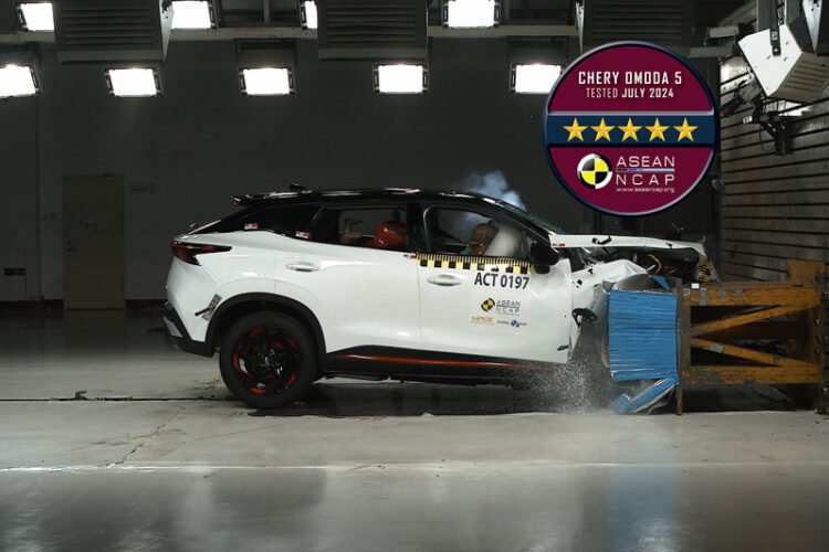 Uji Tabrak Omoda 5