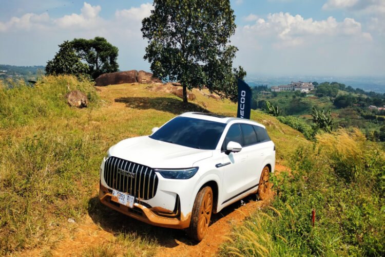 Jaecoo J8 AWD kendaraan SUV berperforma tangguh dan nyaman untuk segala medan