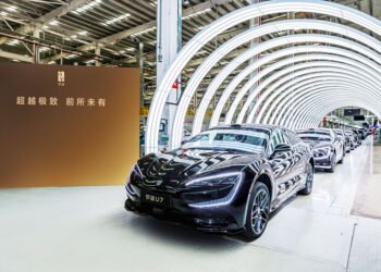 BYD YANGWANG U7