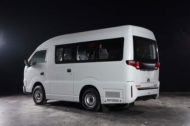 Isuzu Traga Bus