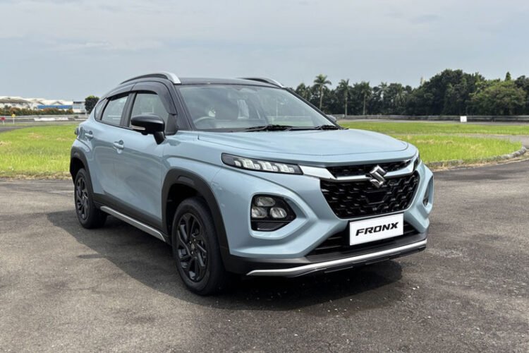 Mobil terbaik 2025 Suzuki Fronx