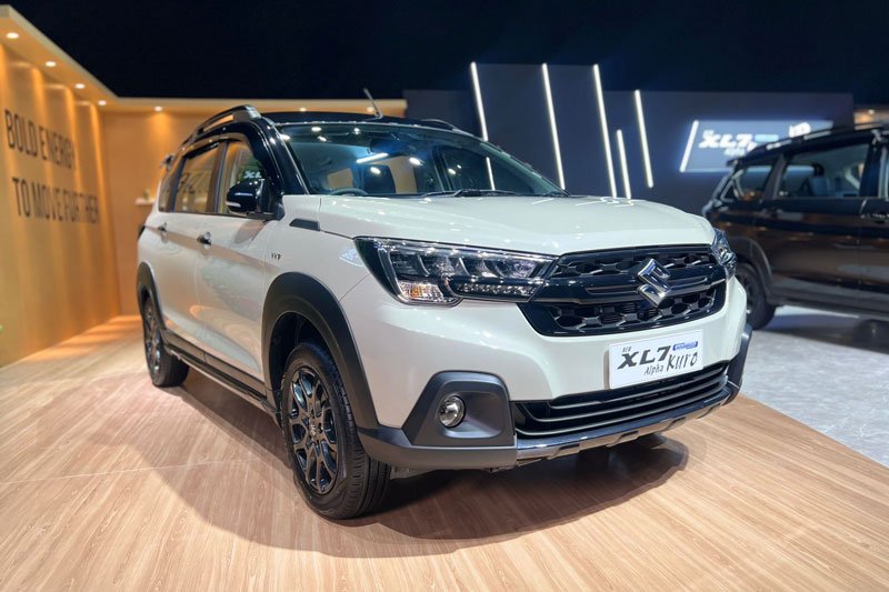 Suzuki XL7 Hybrid Alpha Kuro