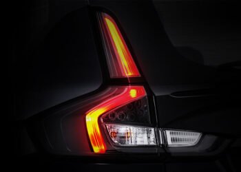 Suzuki XL7 Hybrid Alpha Kuro