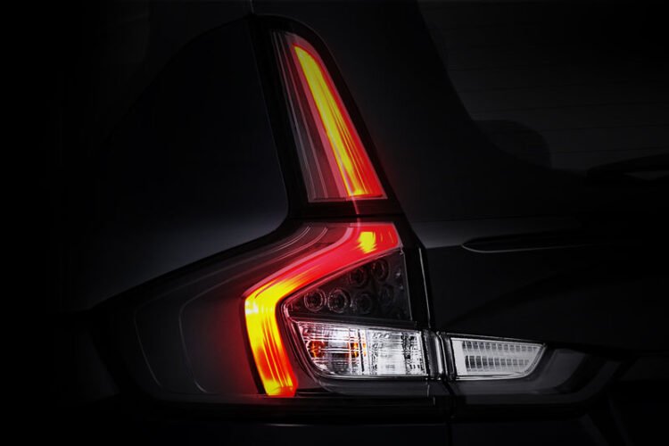 Suzuki XL7 Hybrid Alpha Kuro