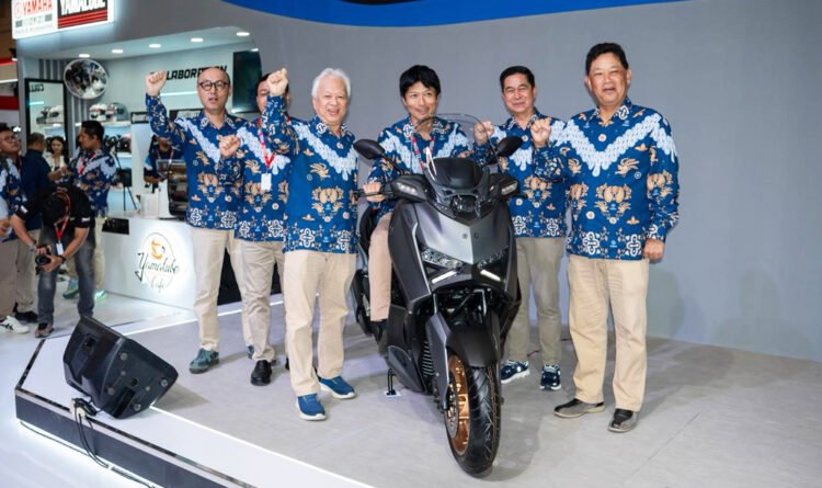 Yamaha XMax TechMax