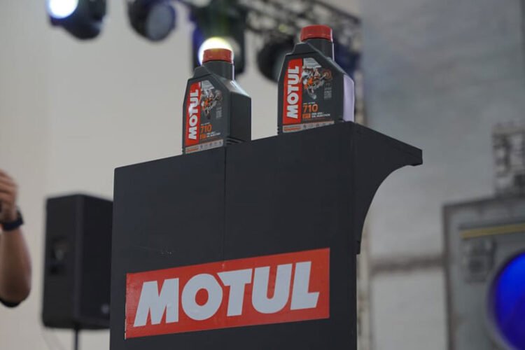 Oli motor 2 tak Motul 710 2T