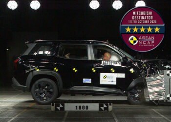 Uji Tabrak Mitsubishi Destinator
