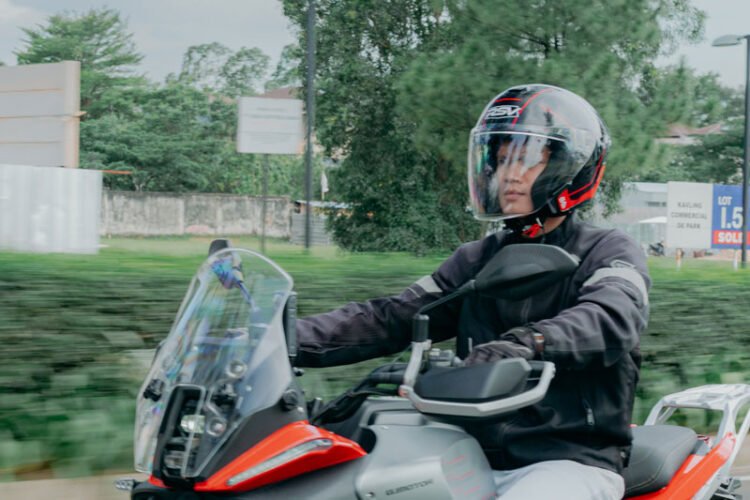 Helm RSV Windbreaker