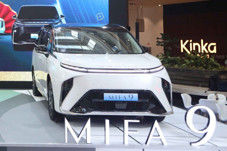 GrabExecutive Maxus Mifa 9