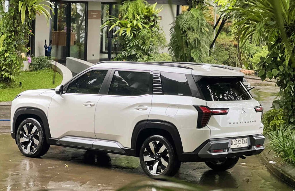 Mitsubishi Destinator