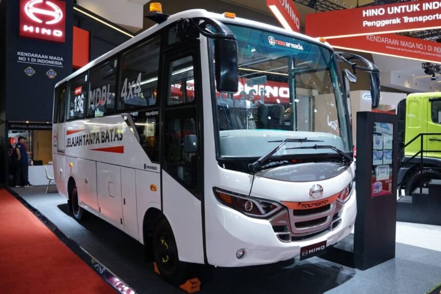 Hino Bus 136 MDBL 4x4