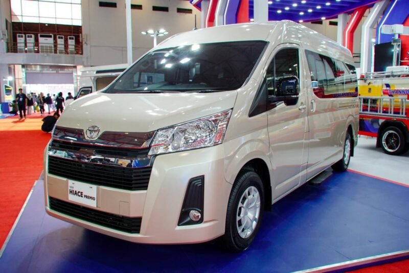 TOYOTA HIACE PREMIO