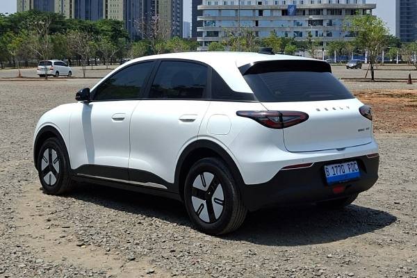 Geely EX2
