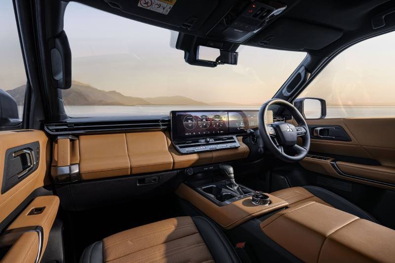 Mitsubishi Pajero interior