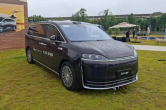 Luxeed V9