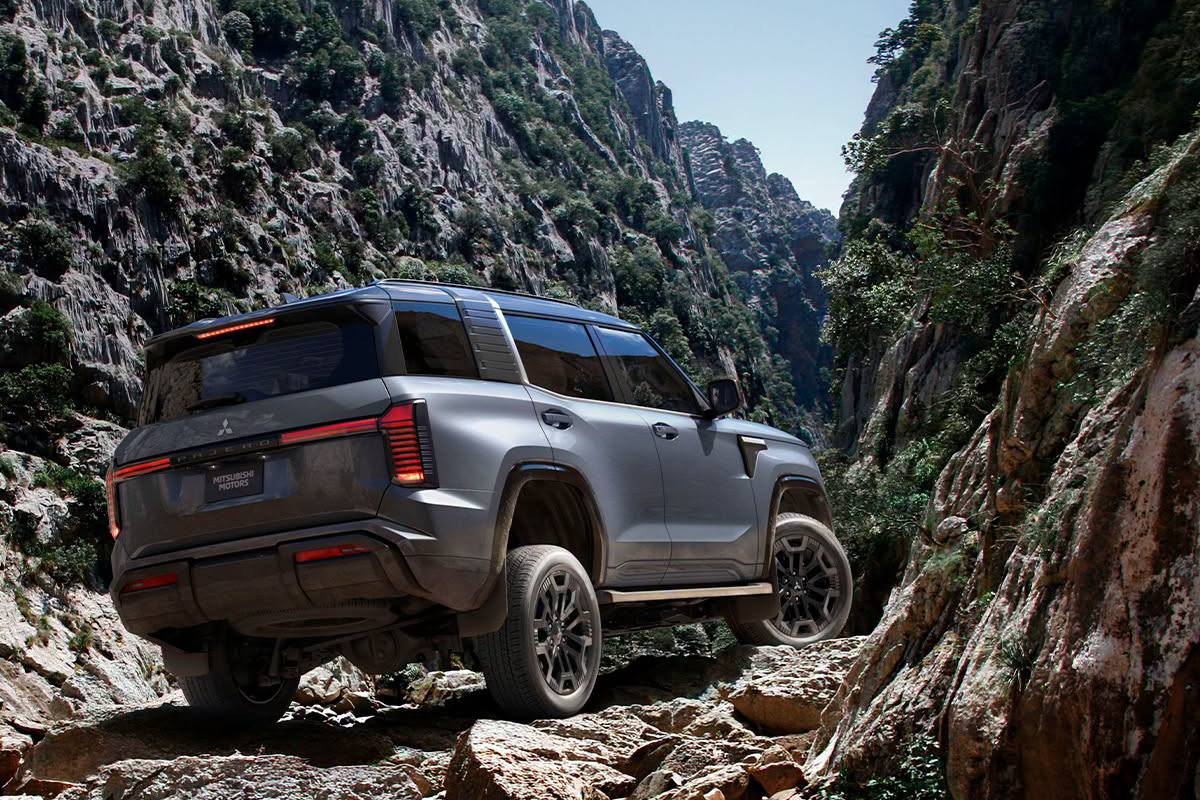 Mitsubishi Pajero 2027